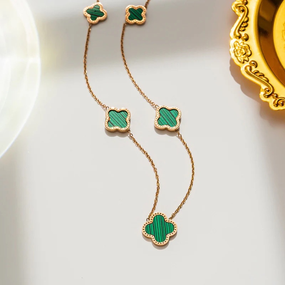 Elegant Green Clover Necklace